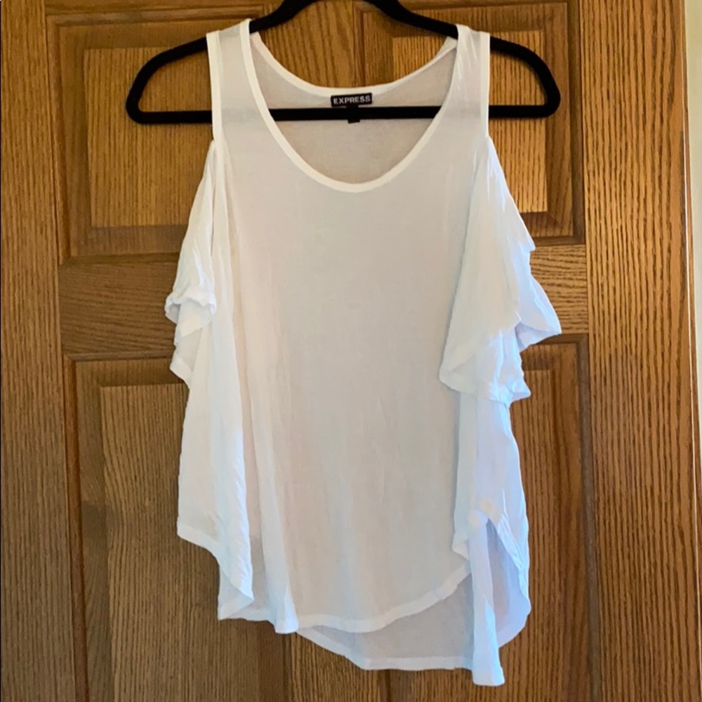 Cold shoulder flowy tee